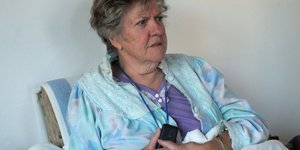 Marie Smith, kort nadat haar huis afgebrand het en sy deur haar bure onderdak geneem is